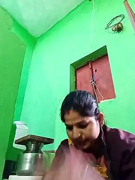 Karishma cute online show from 5, 12, 2025