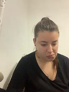 Snapshot of MiraCastellon chatting on 27, 10, 2025 MiraCastellon online show from 27, 10, 2025