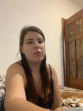 Snapshot of MiraCastellon chatting on 28, 10, 2025 MiraCastellon online show from 28, 10, 2025