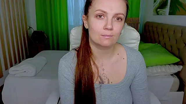 Amy  Leee  online show from 4, 3, 2026