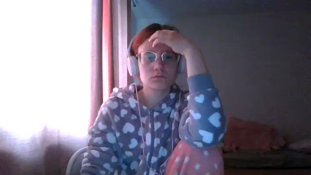 Snapshot of LuckySLove chatting on 17, 6, 2026 LuckySLove online show from 17, 6, 2026
