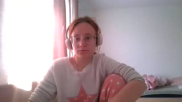 Snapshot of LuckySLove chatting on 22, 6, 2026 LuckySLove online show from 22, 6, 2026