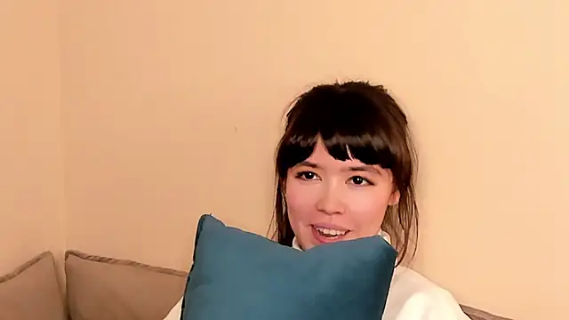 Snapshot of SandieMuss chatting on 14, 10, 2025 SandieMuss online show from 14, 10, 2025
