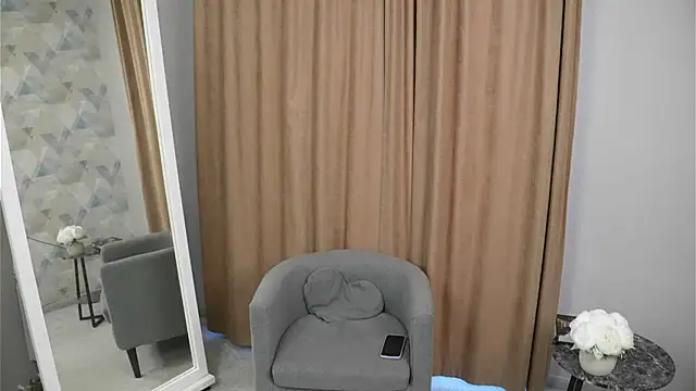 Snapshot of MargyUong chatting on 14, 10, 2025 MargyUong online show from 14, 10, 2025