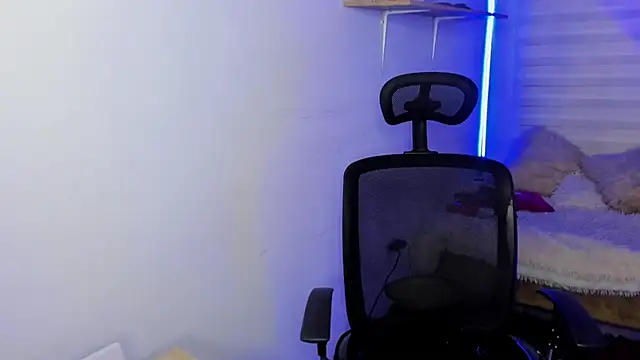 Emily Lindey online show from 31, 10, 2025