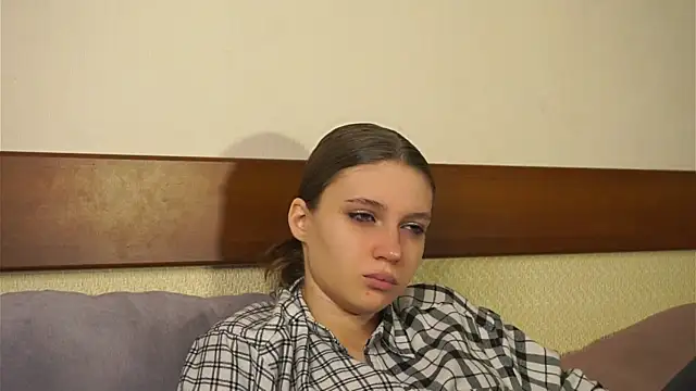 RoslynArcuo online show from 2, 11, 2025