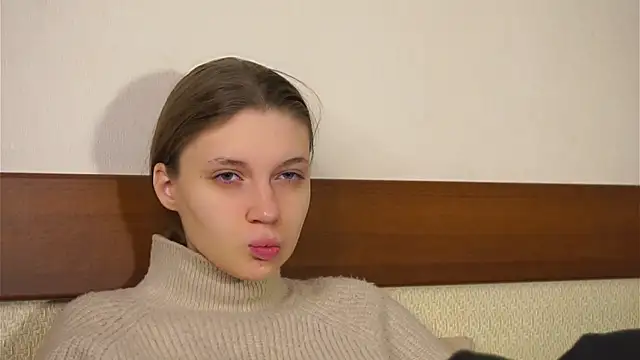 RoslynArcuo online show from 16, 11, 2025