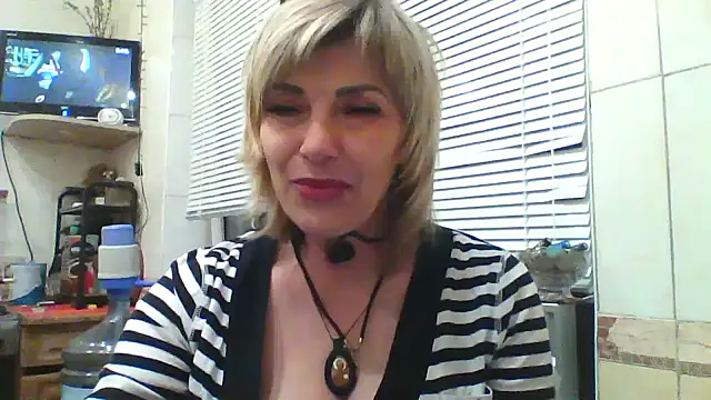 Snapshot of Lia_Ray chatting on 17, 10, 2025 Lia Ray online show from 17, 10, 2025
