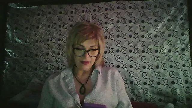 Snapshot of Lia_Ray chatting on 6, 11, 2025 Lia Ray online show from 6, 11, 2025