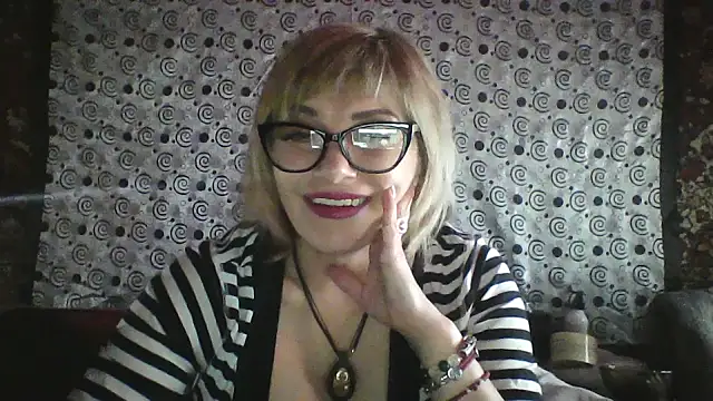 Snapshot of Lia_Ray chatting on 24, 11, 2025 Lia Ray online show from 24, 11, 2025