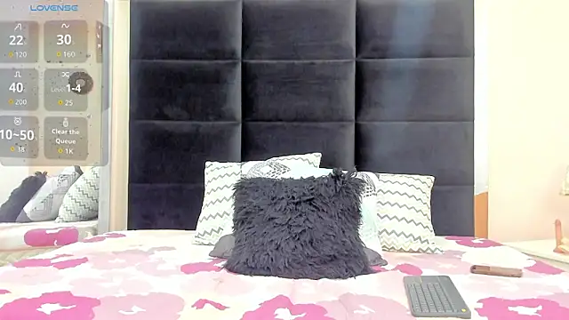 Snapshot of Cleo_Saunders chatting on 15, 10, 2025 Cleo Saunders online show from 15, 10, 2025