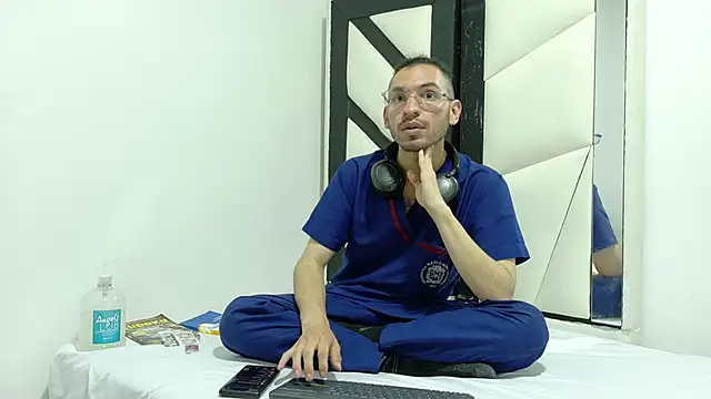Snapshot of YOLK_VERS chatting on 14, 10, 2025 YOLK VERS online show from 14, 10, 2025