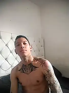 Snapshot of Overinktt chatting on 30, 10, 2025 Overinktt online show from 30, 10, 2025