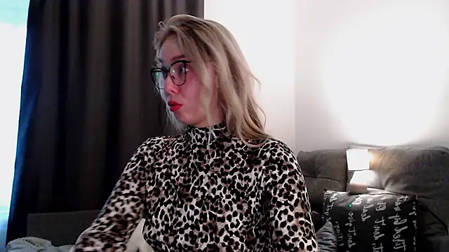 Snapshot of Michellee_Nilson chatting on 14, 10, 2025 Michellee Nilson online show from 14, 10, 2025