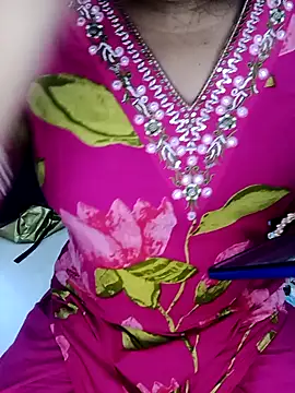 Snapshot of Varsh_rani1 chatting on 14, 10, 2025 Varsh rani1 online show from 14, 10, 2025
