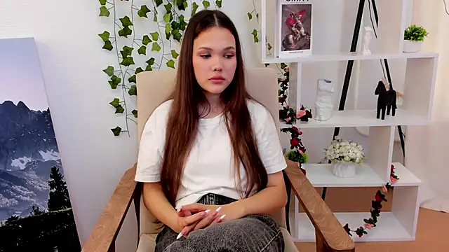 Snapshot of LynnaLowrance chatting on 15, 10, 2025 LynnaLowrance online show from 15, 10, 2025