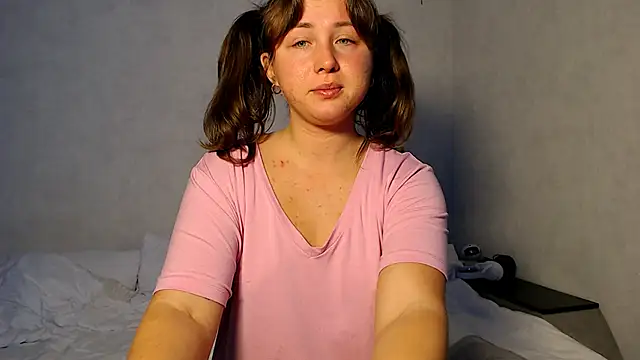 Snapshot of Vivi__Nova chatting on 16, 10, 2025 Vivi Nova online show from 16, 10, 2025