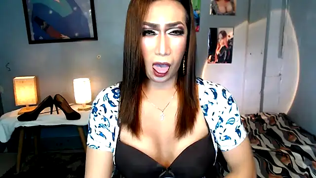 littleredbunny27 online show from 8, 4, 2026