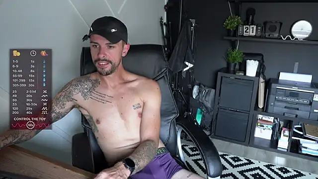 Snapshot of monsieurguitsxxx chatting on 17, 7, 2026 monsieurguitsxxx online show from 17, 7, 2026
