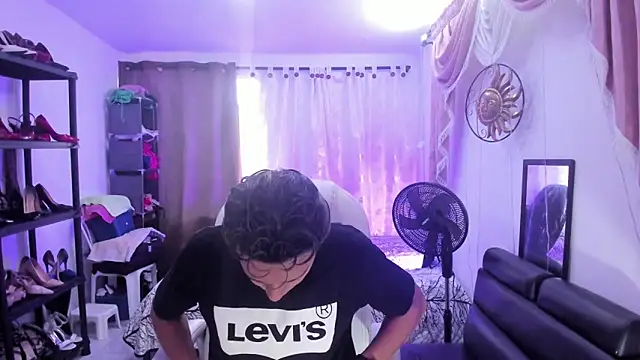 Hayden Boy  online show from 5, 12, 2025