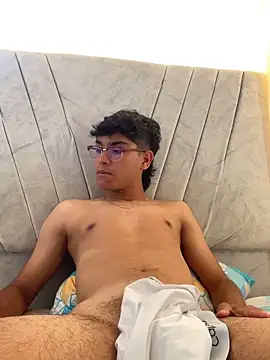 Muchachito18 online show from 12, 11, 2025