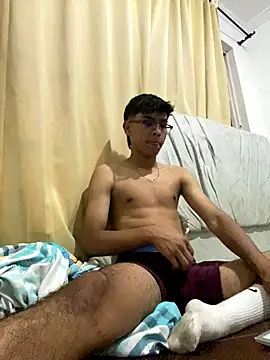 Muchachito18 online show from 3, 12, 2025