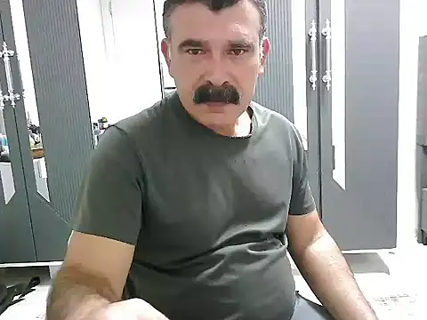 Snapshot of meroglu45 chatting on 15, 10, 2025 meroglu45 online show from 15, 10, 2025