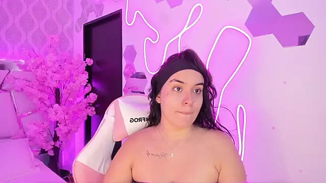 Snapshot of DevoraCarther chatting on 11, 11, 2025 DevoraCarther online show from 11, 11, 2025