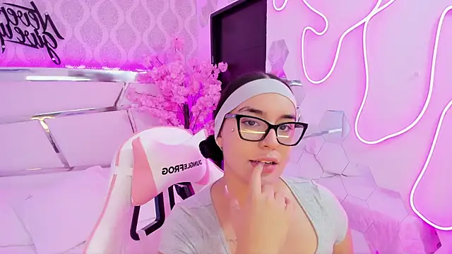 Snapshot of DevoraCarther chatting on 13, 11, 2025 DevoraCarther online show from 13, 11, 2025