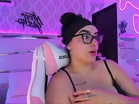 Snapshot of DevoraCarther chatting on 24, 11, 2025 DevoraCarther online show from 24, 11, 2025