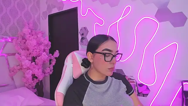 Snapshot of DevoraCarther chatting on 25, 11, 2025 DevoraCarther online show from 25, 11, 2025