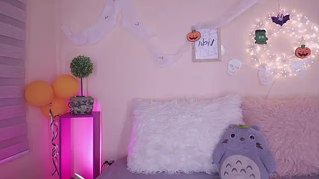 Snapshot of Meggie_ chatting on 27, 10, 2025 Meggie online show from 27, 10, 2025