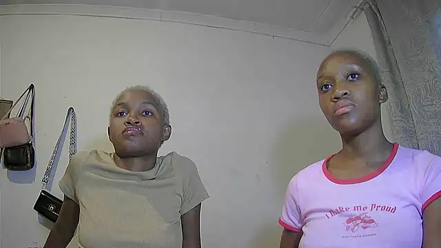 Snapshot of DoubleSpreadXX chatting on 19, 2, 2026 DoubleSpreadXX online show from 19, 2, 2026