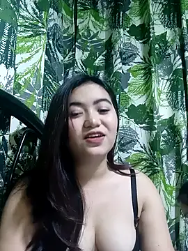 XxxHotCouples4u online show from 2, 4, 2026