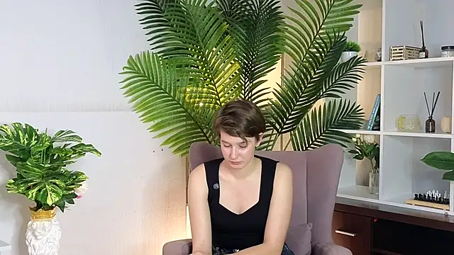 Snapshot of CaronArnstein chatting on 18, 10, 2025 CaronArnstein online show from 18, 10, 2025