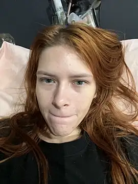 Snapshot of -bestie- chatting on 19, 10, 2025 -bestie- online show from 19, 10, 2025