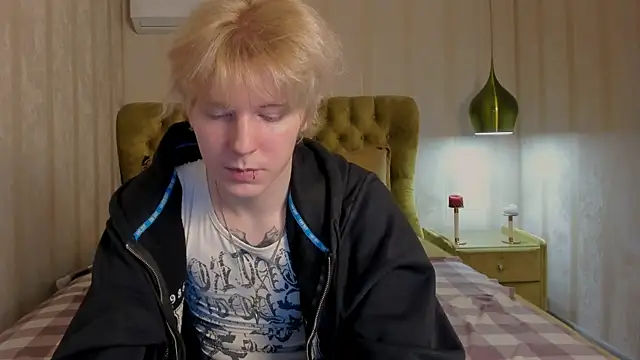 Snapshot of KevinMilky chatting on 12, 11, 2025 KevinMilky online show from 12, 11, 2025