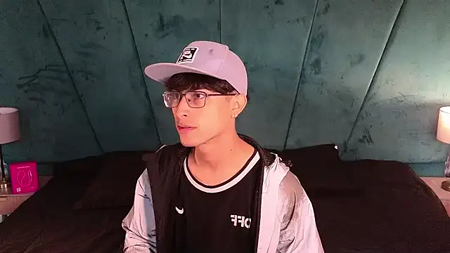 Aaron Eze online show from 12, 4, 2026