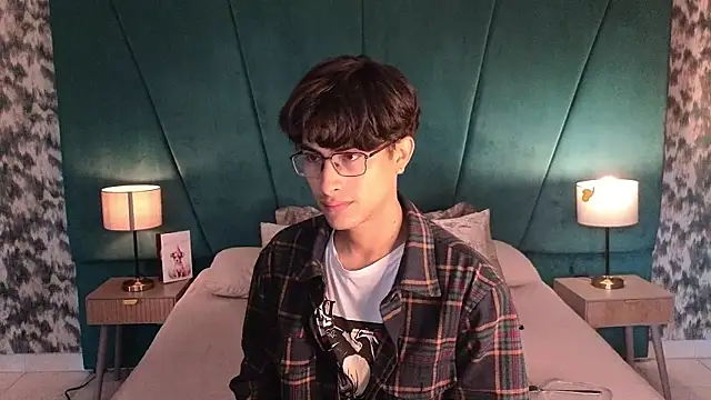 Snapshot of Aaron_Eze chatting on 15, 5, 2026 Aaron Eze online show from 15, 5, 2026