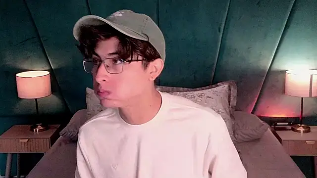Snapshot of Aaron_Eze chatting on 27, 5, 2026 Aaron Eze online show from 27, 5, 2026