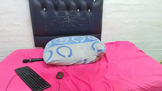 Snapshot of DaisyGirlxx chatting on 17, 11, 2025 DaisyGirlxx online show from 17, 11, 2025