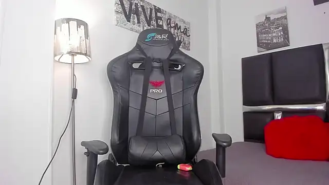 Snapshot of Shaira_OS chatting on 8, 11, 2025 Shaira OS online show from 8, 11, 2025