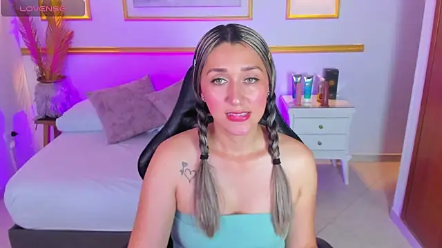 karlyy  online show from 4, 11, 2025