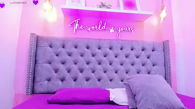 Snapshot of Sophiia_77 chatting on 16, 11, 2025 Sophiia 77 online show from 16, 11, 2025