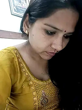 Vanshika1432 online show from 25, 10, 2025