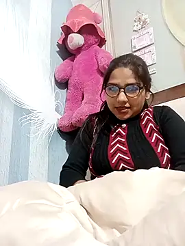 Vanshika1432 online show from 16, 11, 2025