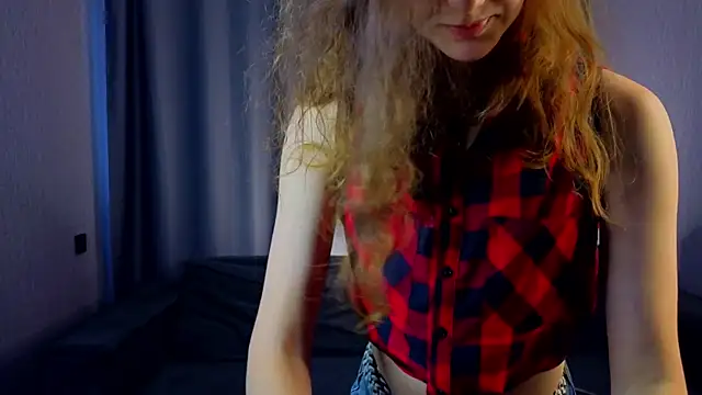 Snapshot of FoxFever chatting on 17, 11, 2025 FoxFever online show from 17, 11, 2025