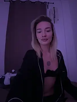 Snapshot of versediamond chatting on 2, 11, 2025 versediamond online show from 2, 11, 2025