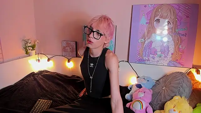 Strawberry Kitty  online show from 29, 10, 2025