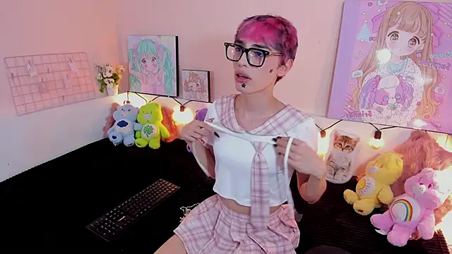 Strawberry Kitty  online show from 23, 11, 2025